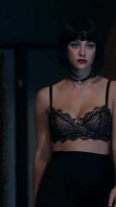Lili Reinhart