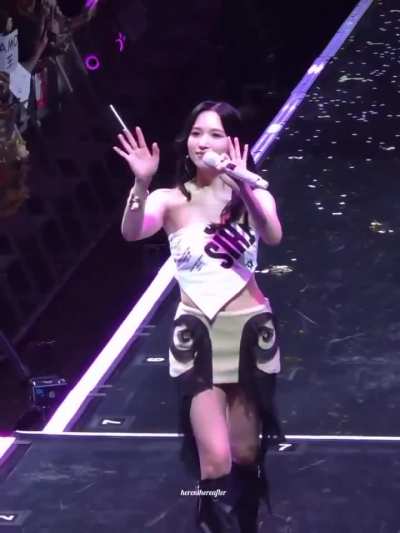 Pretty Mina waving to ONCE at TWICE World Tour in Bangkok Day 1 - 251214