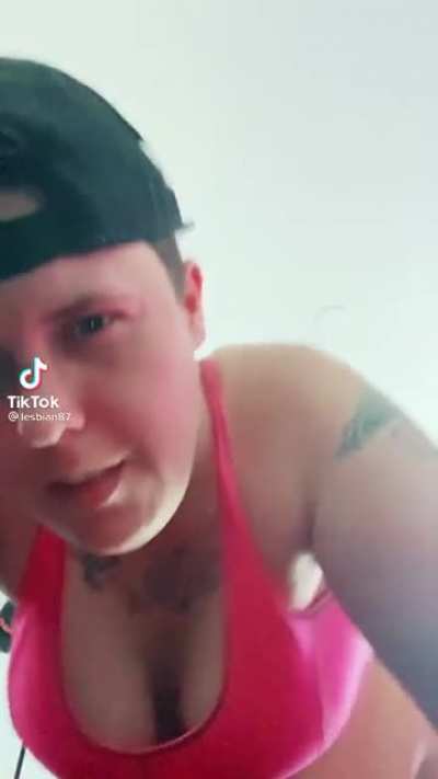 🤢