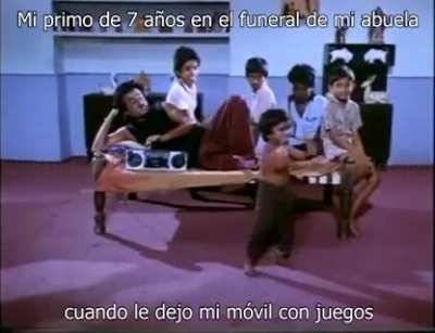 Mi primo de 7 años en el funeral de mi abuela