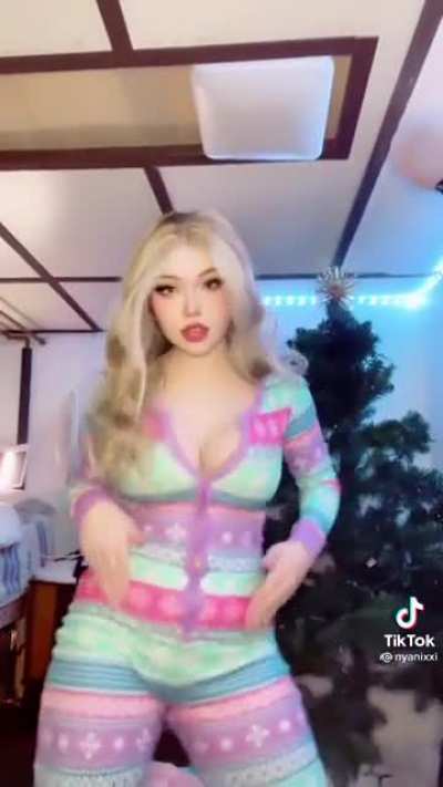 So thick, she’s shaking the trailer