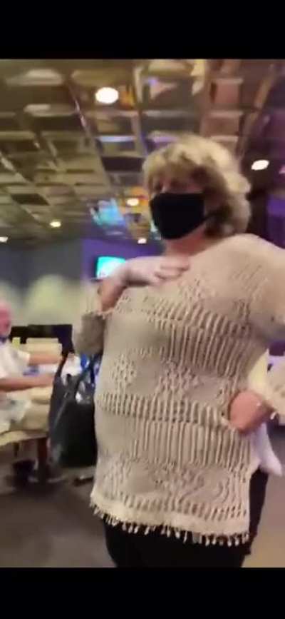 Karen lets her stupid show by questioning 2 men about why they aren't wearing mask while eating