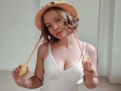 Hi there! Blessing your day with this cute hat! 👋💕(F25)
