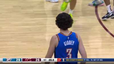 [Highlight] Giddey subs in for ATO and finds a cutting SGA for layup (h/t u/giri0n)