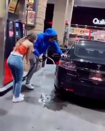 Filling up the Tesla