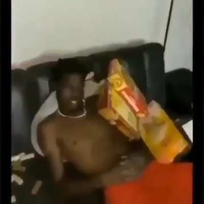 😳