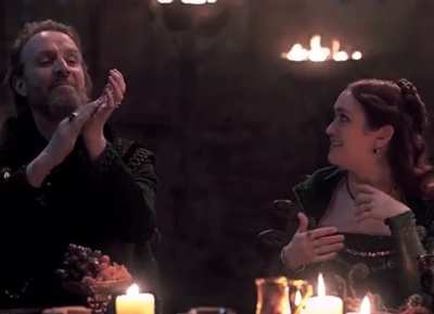In this scene Olivia breaks character because of Rhys Ifans, but they kept it 🤭