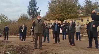 Şanlıurfa’da 30 mahallede elektriklerin günde 12 saat boyunca kesilmesi nedeniyle mahalleli elektrik duasına çıktı.