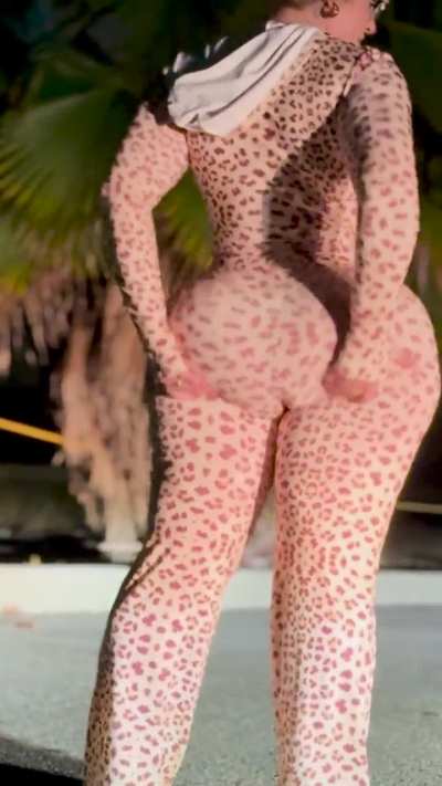 rate my outfit 1-10