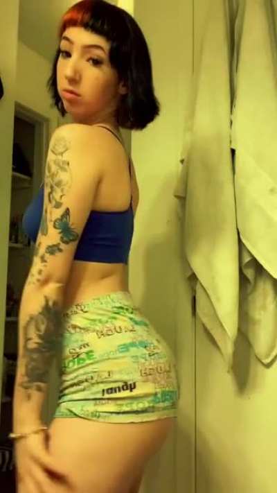 Krissyscx- Twerking (Booty Shake)