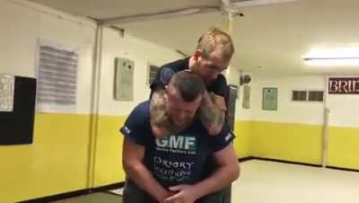 How to escape a rear choke instantly