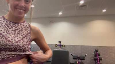 Gym boob flash before cleaning my machine 🏋️‍♀️