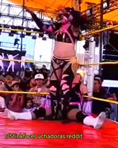 Stinkface Diosa Nix and kiss