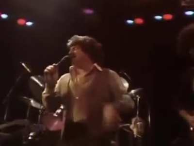 Ya lleva un buen rato Quel TAG de la música no se utiliza 👌👌