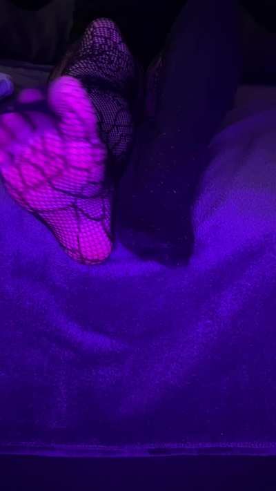 Watch me take those socks off 😘
