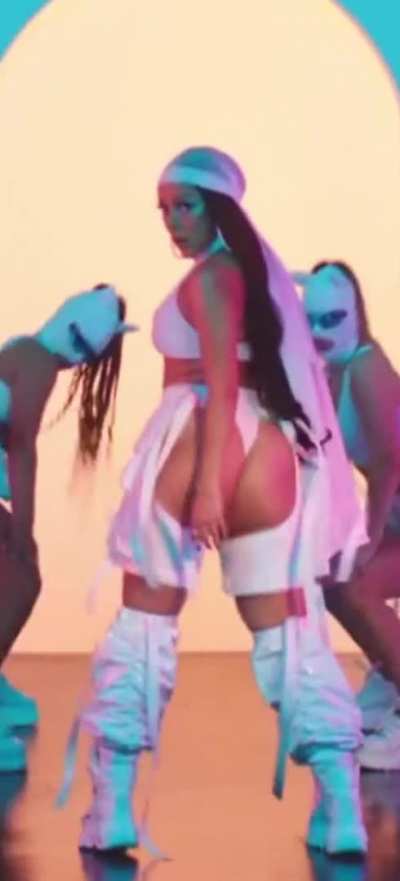 Doja shaking her big ass in the Like That video (Cropped + Slo-Mo)
