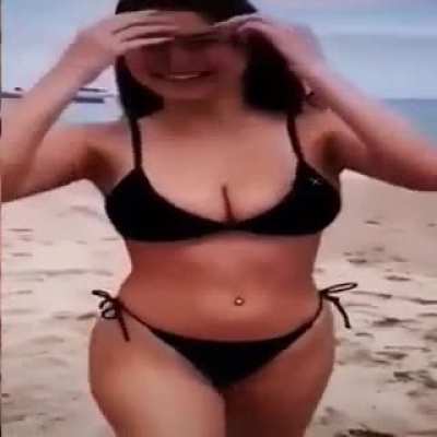 Who is the girl? The at on the screen isnât her itâs a repost