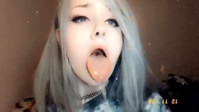 drooly moaning ahegao 🥵 I think it would look better painted with cum