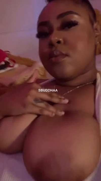 Happy Titty Tuesday ! 💗
