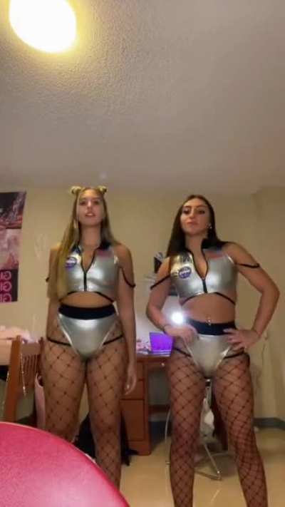 @briisiegmundd Love that fat white ass