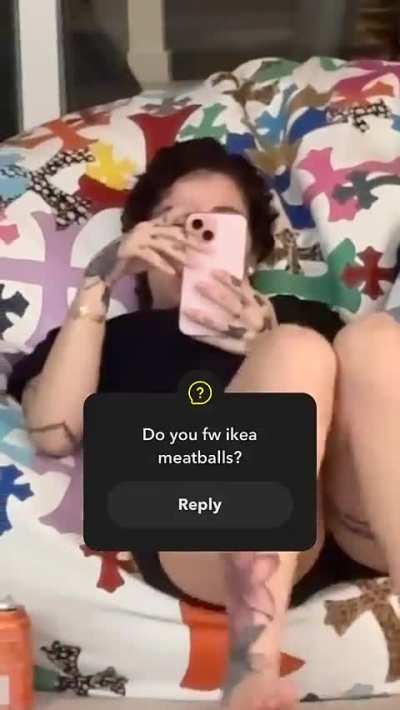 👣