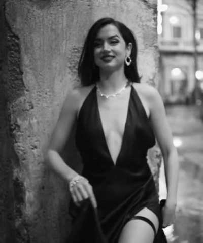 Ana behind the scenes of 