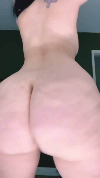 I hope you like girls with junk in the trunk
