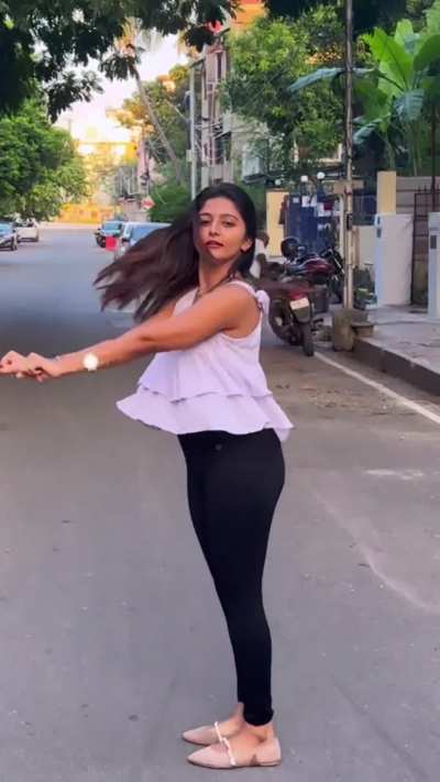 Ashika 😋
