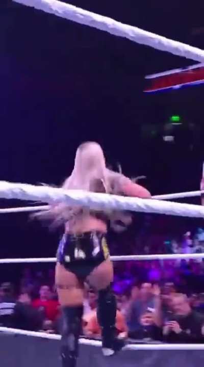 Liv’s black and yellow gear 🖤💛