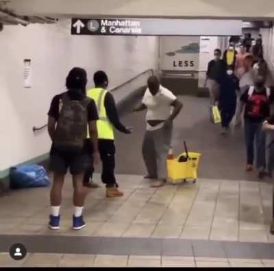 Ещё одно небольшое видео из метро