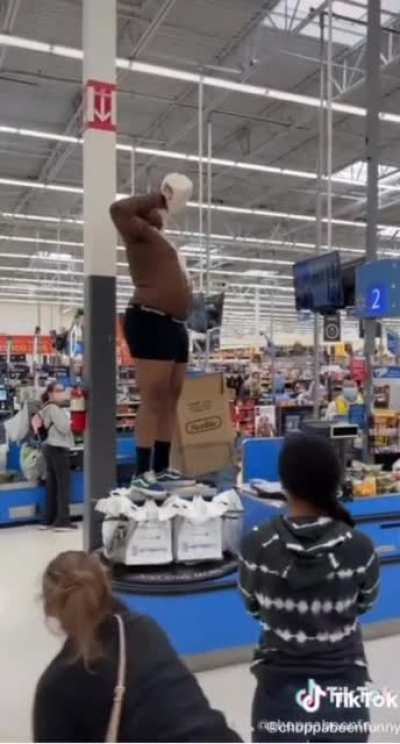 Ayo he on the loose agaIn 😲😱 😨🤯 😳