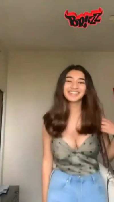 Tits🤤