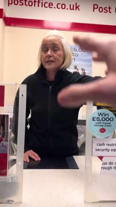 UK Post Office worker refuses parcel because of recycled Amazon packaging