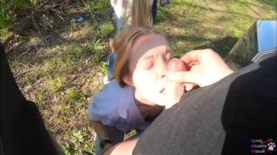 (FFM) Outdoor cum facial while her friend rubs her pussy