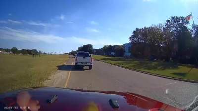 [OC] Idiot tries to turn left from the right lane in an intersection 