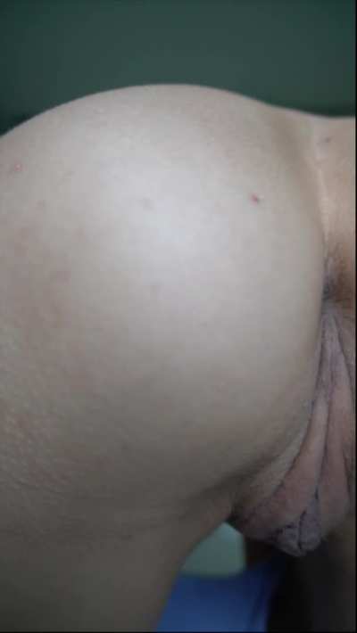 Hope you don’t mind my butt right in front of your face[OC]