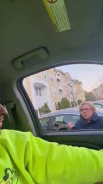Handled That Perfectly: Karen Gets Angry Because Of A Parking Spot But The Driver Shut Her Down!