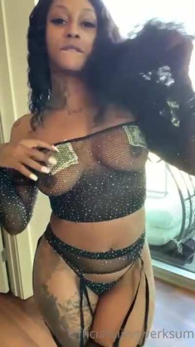 MIZZ TWERKSUM