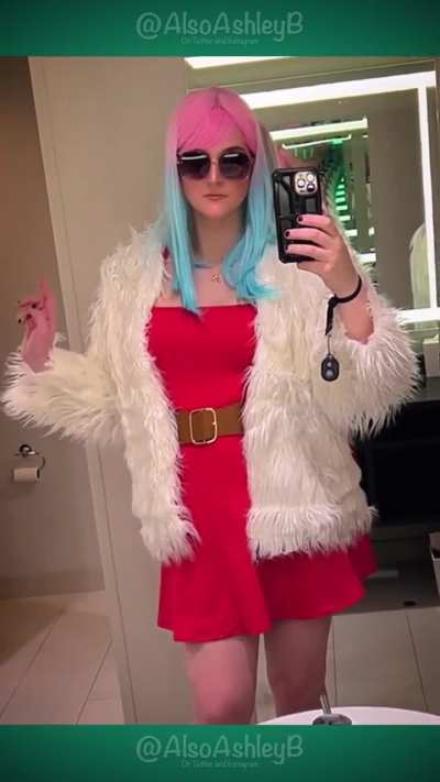 Timelapse of 150 cosplays over 6 years mostly shot on a Canon M50