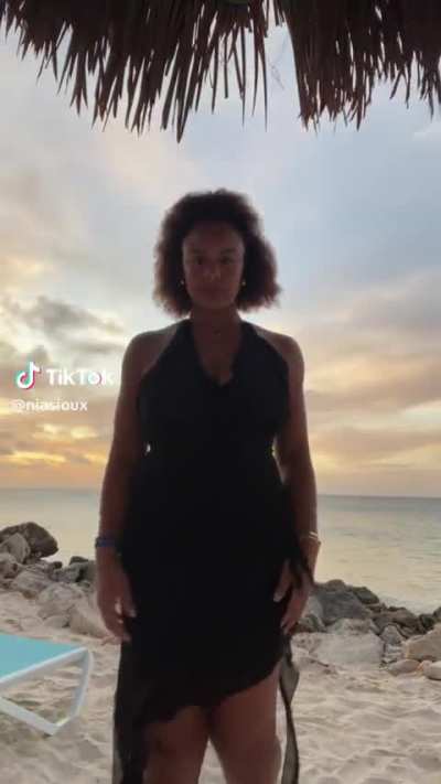 Nia Sioux 