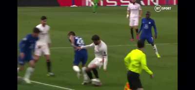 This 🔥 pass by Azpi