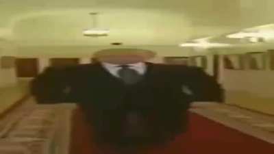 I don't know what to do in my life, so here's wide putin walking