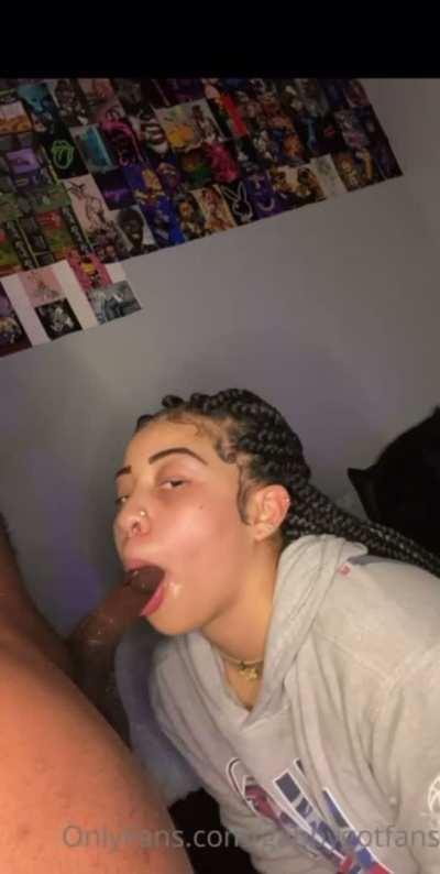 Baddie giving head
