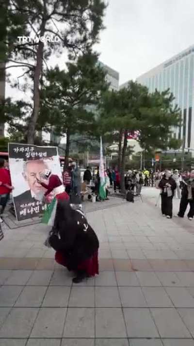 Protesters in South Korea throw shoes at Netanyahu’s picture