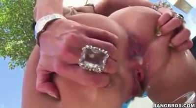 Filling mommy’s ass up