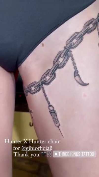 Gibi got a new tattoo on her thigh