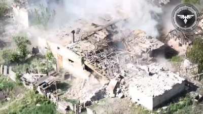 Some Amazing Footage of FPV drone destroying house full of russian Soldiers. 