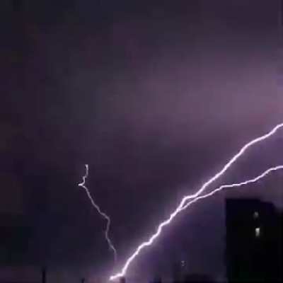 Upward lightning