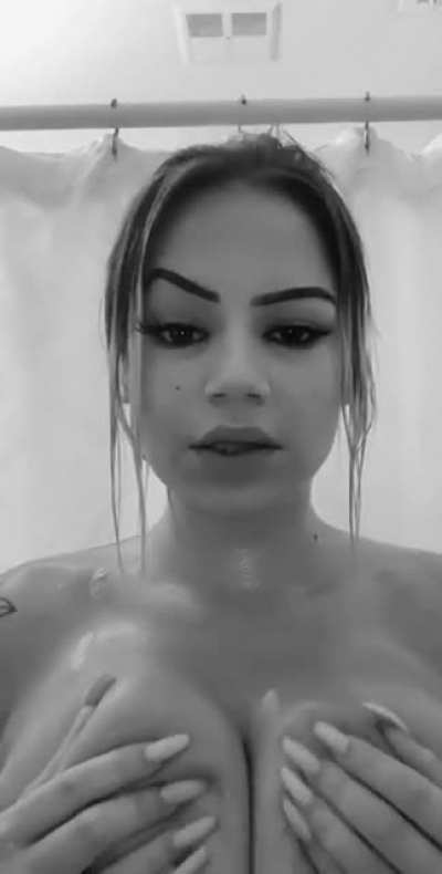 B&W