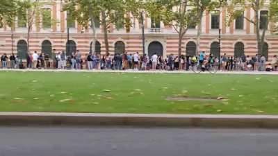 Drive de dépistage COVID-19, Allée Jules Guesde, Toulouse - 15/09/2020 - 8h43 - 2 minutes AVANT l'ouverture.